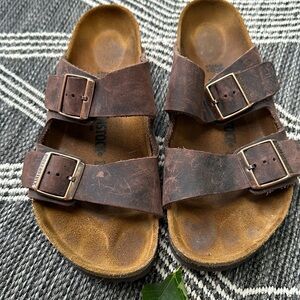 EUC Birkenstocks brown leather, original footbed.  Only worn a few times.